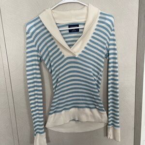 American Eagle Outfitters Blue and Cream V-Neck Sweater